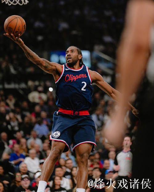 伦纳德半场11投5中,三分2中0得到11分2篮板1助攻1抢断 伦纳德半场11投5中,三分2中0得到11分2篮板1助攻1抢断